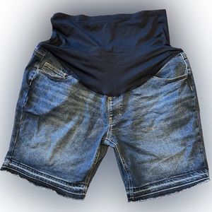Time and Tru Woman’s Maternity Bermuda Shorts